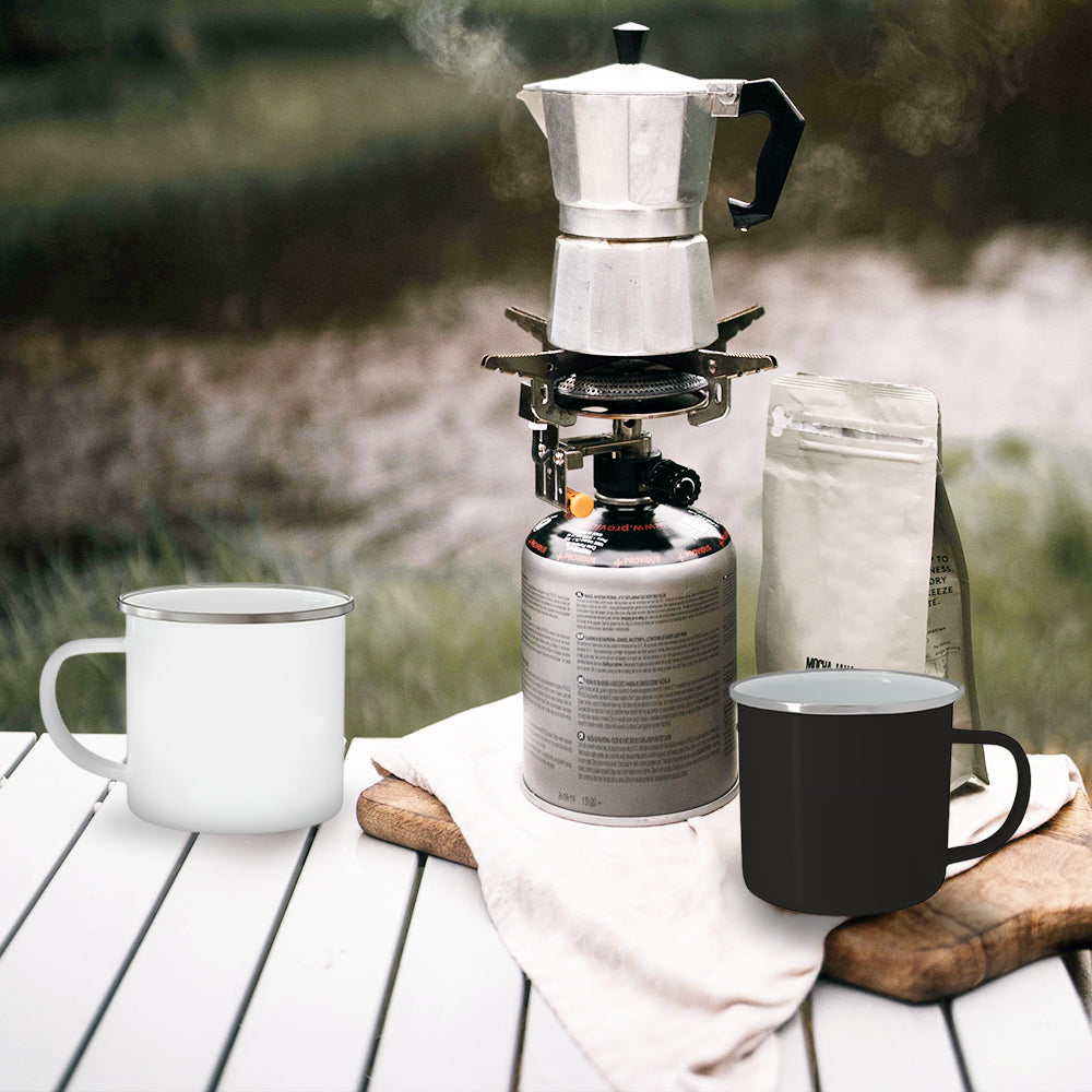 Tasse en émail pour feu de camp