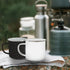 Tasse en émail pour feu de camp