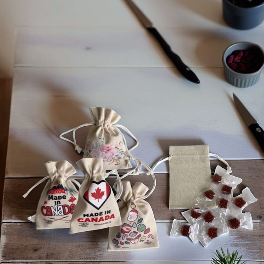 10 Maple Shape Candies In Cotton Bag
