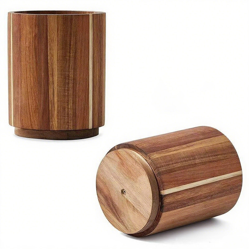 Couverts de cuisine en bois et seau de rangement de bureau