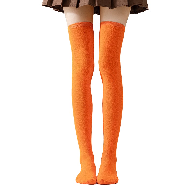 Sur les chaussettes du genou